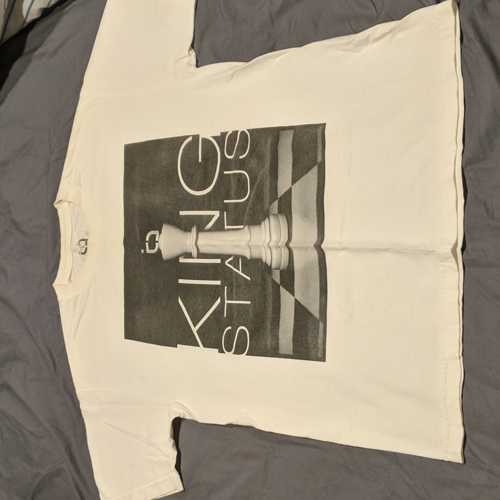 White Too Many Loose Strings "King Status" T-shirt